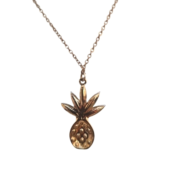 Elegant Gold Pineapple Pendant Necklace - Picture 3 of 5